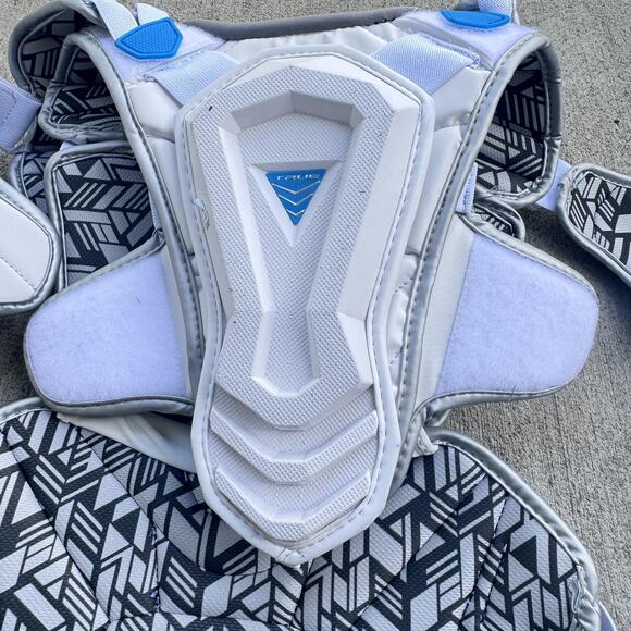 True Temper Zerolyte Lacrosse Shoulder Pads Size Small NOCSAE Certified 2022 - Picture 5 of 10